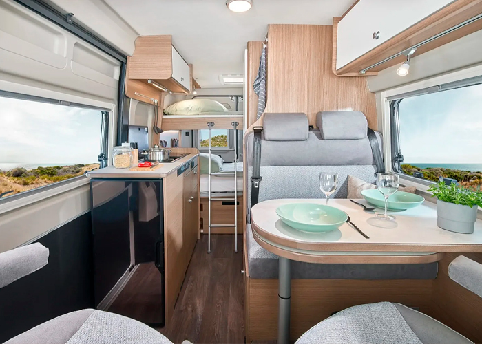 vlow 601 interior alquiler autocaravanas para parejas