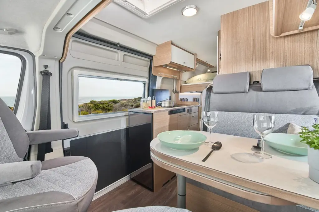 Autocaravana Carado Vlow 601 de lloguer: interior