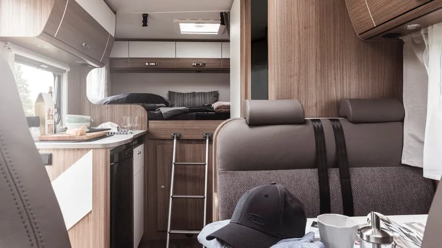 Interior Camper autocaravana Carado V132