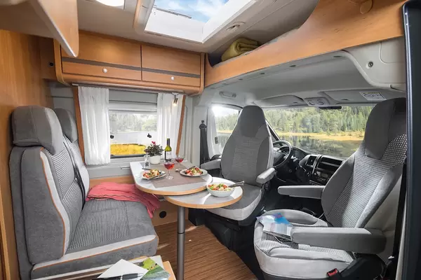Autocaravana Globecar Summit 600 de alquiler: interior
