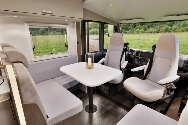 Alquiler autocaravana integral en Barcelona espacio