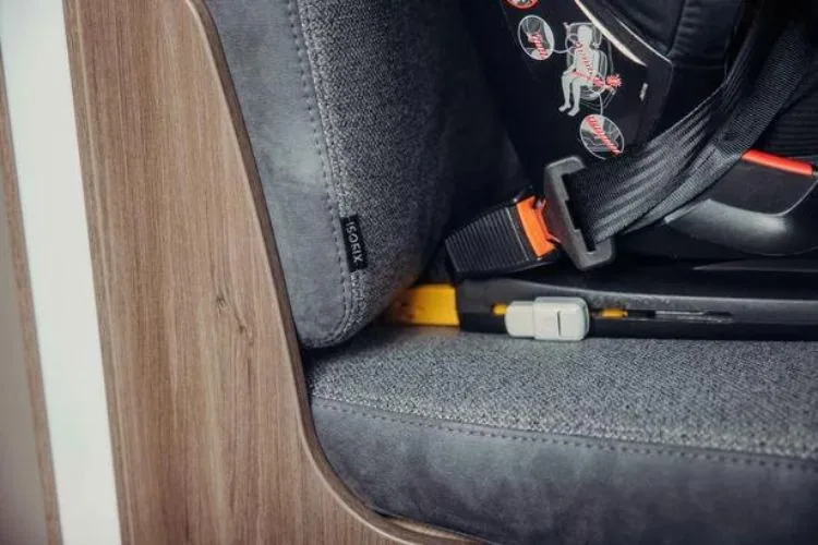 autocaravana de alquiler carado A464 interior autocaravana seguridad