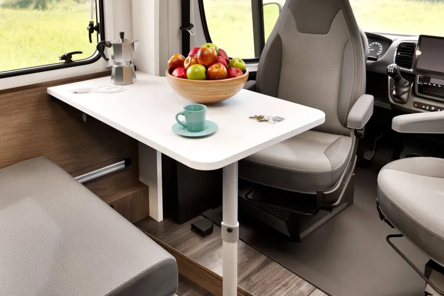 Autocaravana Carado V347 de alquiler: comedor