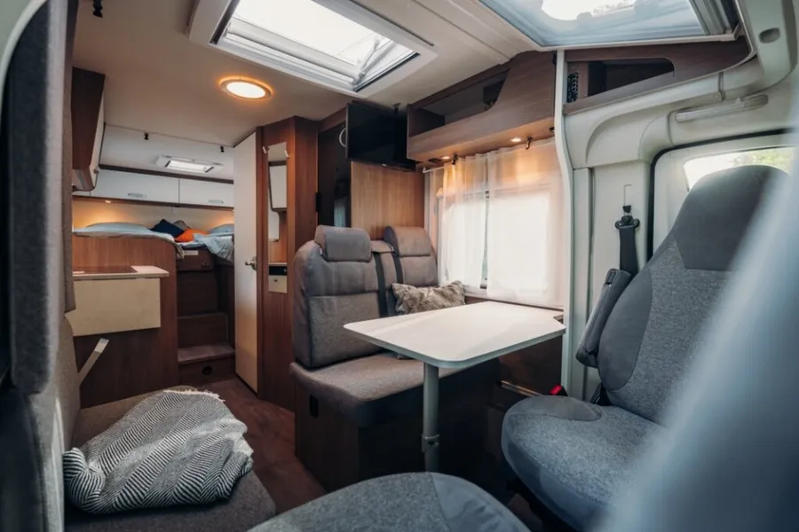 Autocaravana Carado V347 de alquiler: salón